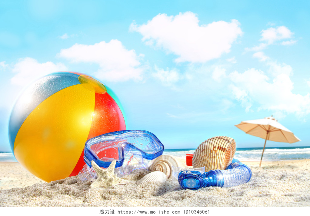 蓝天白云护目镜沙滩球沙滩开心一天在海滩上大きな宝石のペンダントのクローズ アップ